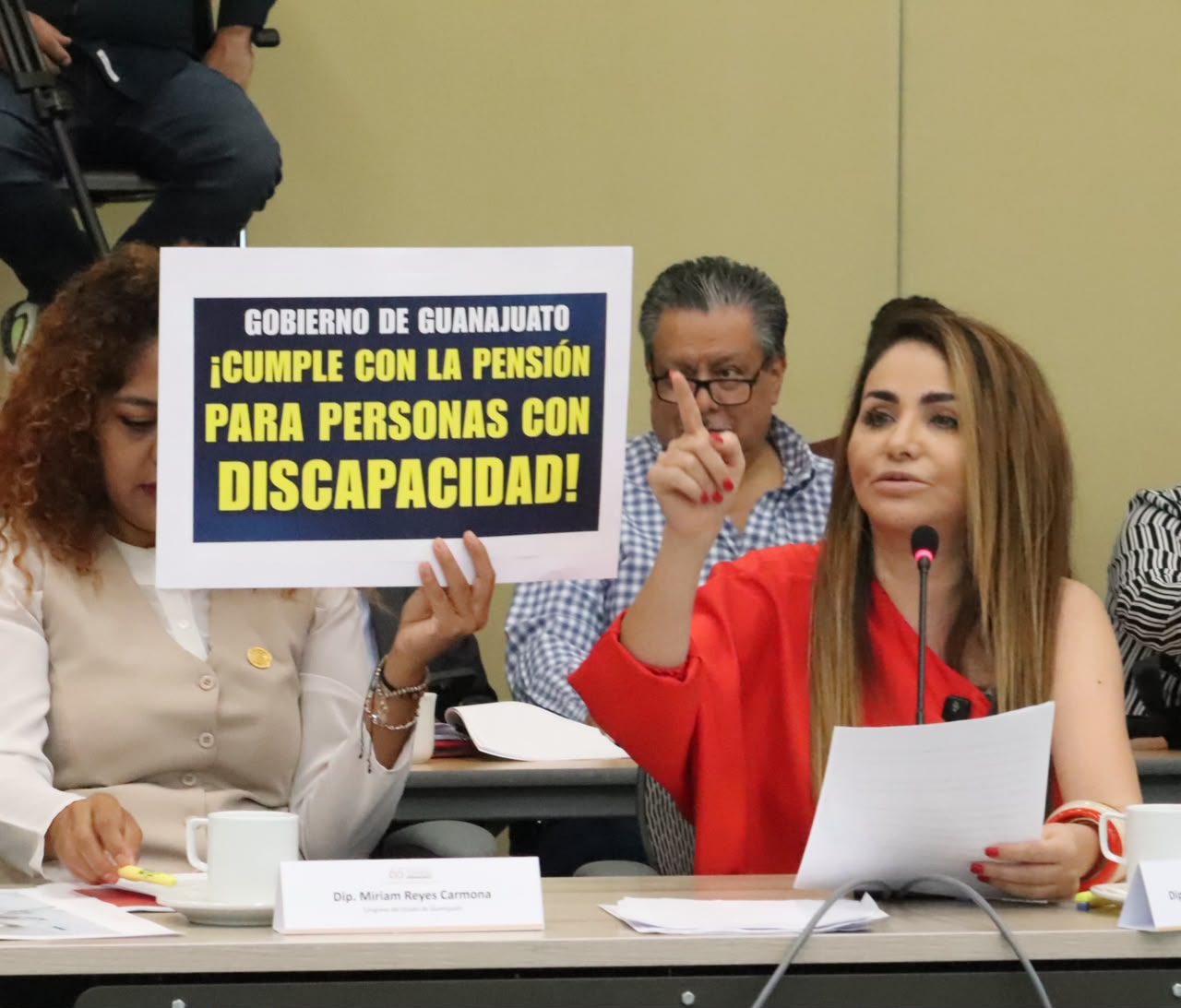 Hades Aguilar presenta un exhorto para garantizar la pensión universal a personas con discapacidad en Guanajuato.